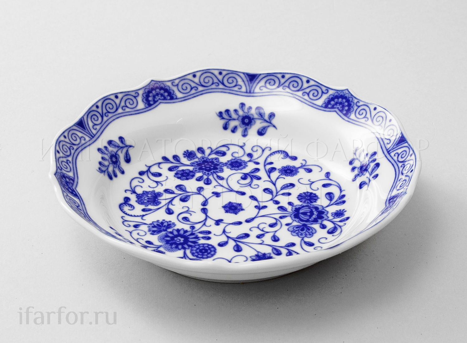 Блюдце кофейное «Alte Ranke blau» Форма: Marie-Luise 1150. Твердый фарфор. 140 мм.