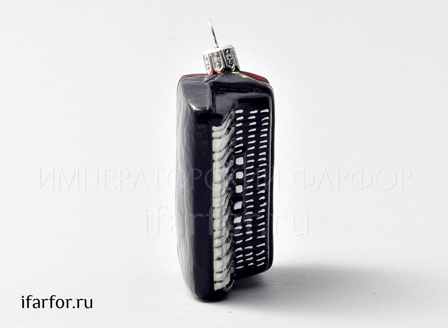 Елочная игрушка «Музыкальные инструменты. Аккордеон» Стекло. 85 x 80 мм.