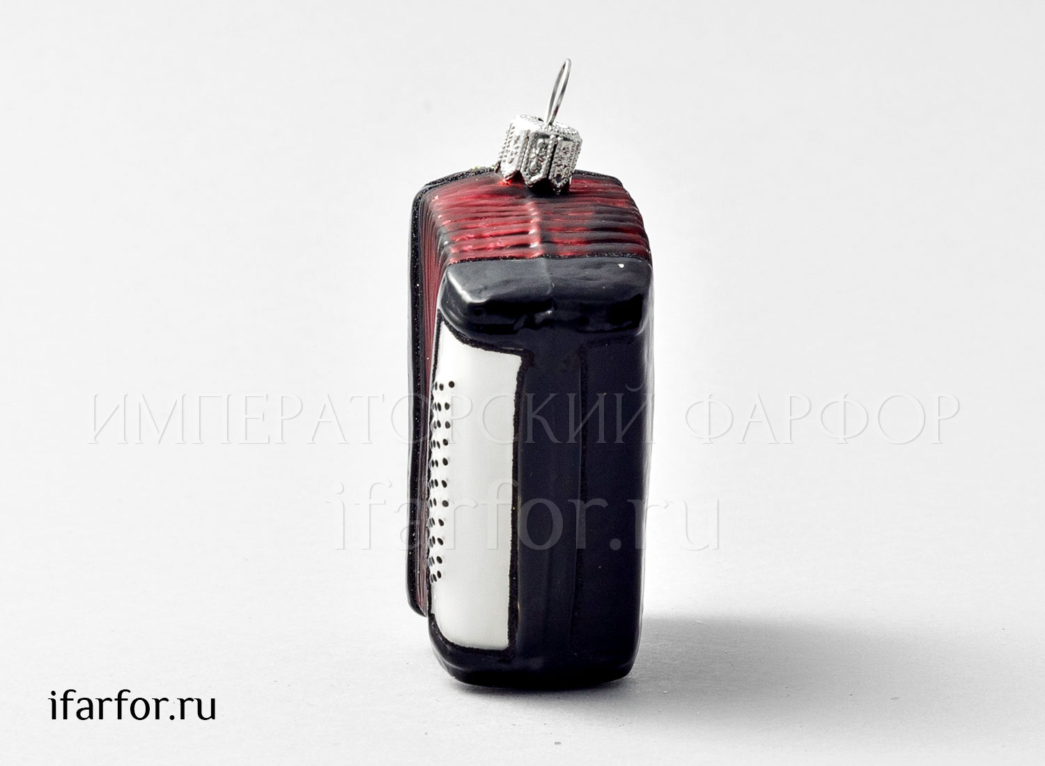 Елочная игрушка «Музыкальные инструменты. Аккордеон» Стекло. 85 x 80 мм.