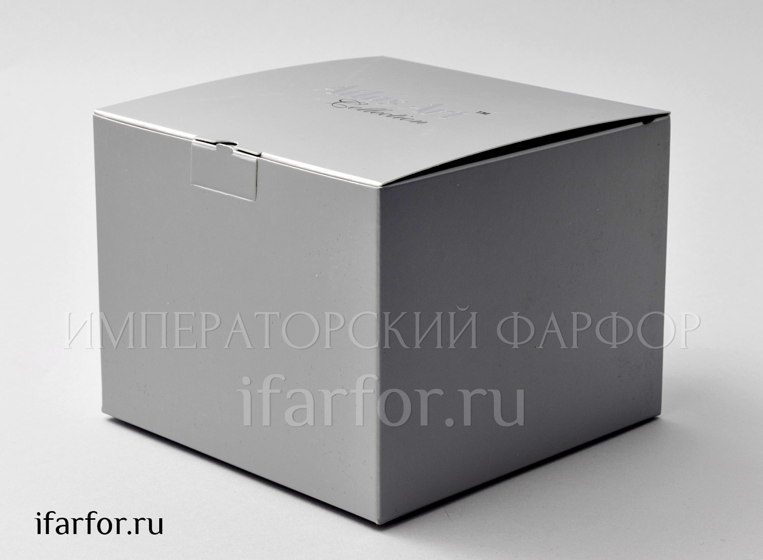 Елочная игрушка «Девочка с ведрами» Стекло. 58 x 103 мм.