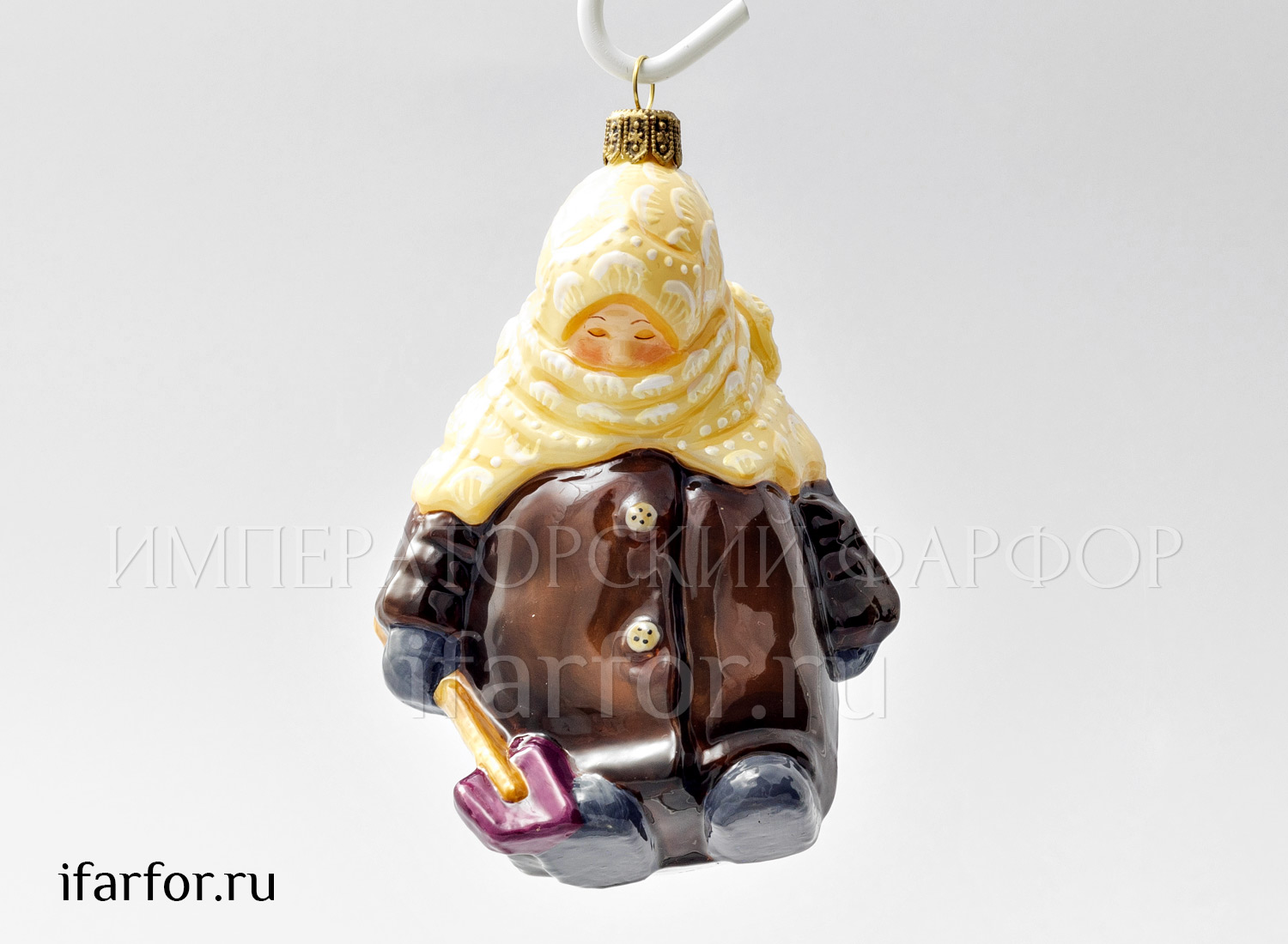 Елочная игрушка «Девочка с лопаткой» Стекло. 75 x 120 мм.