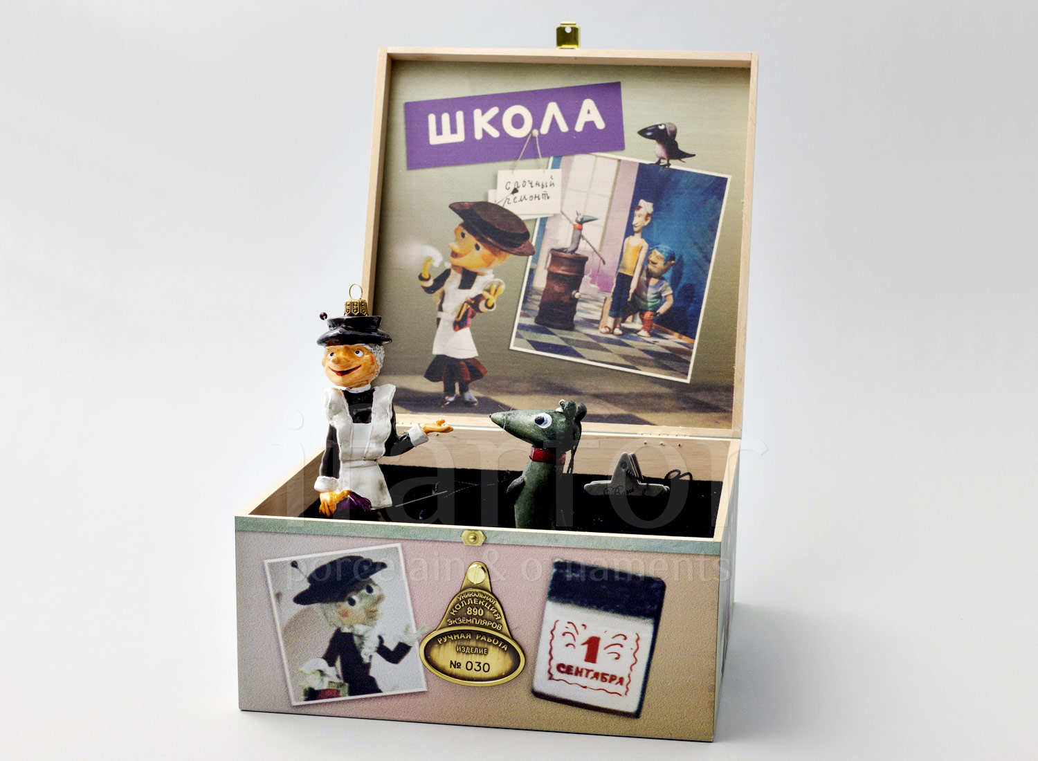 Набор елочных игрушек в подарочной коробке «Лариска Ко мне» Стекло. 230 x 230 x 115 мм.