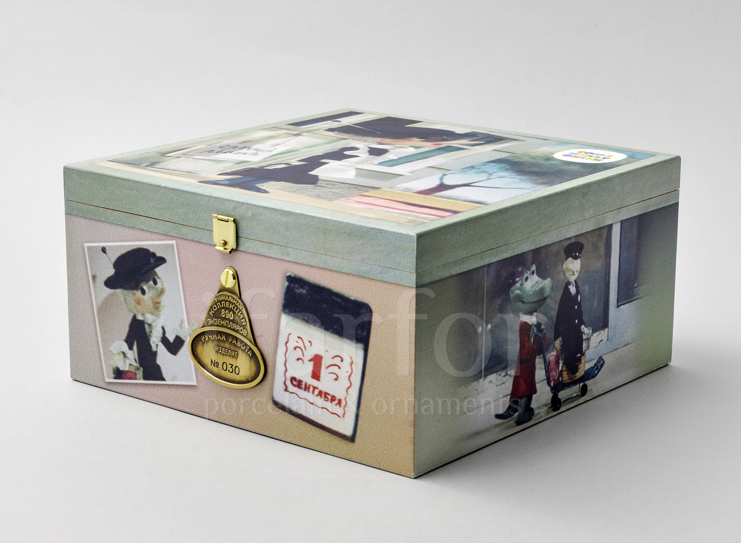 Набор елочных игрушек в подарочной коробке «Лариска Ко мне» Стекло. 230 x 230 x 115 мм.