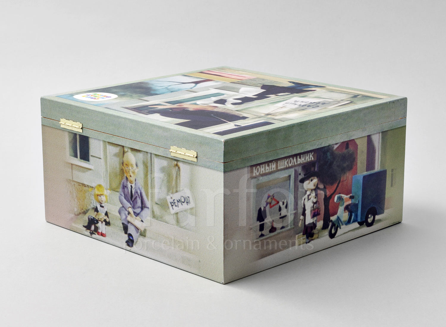 Набор елочных игрушек в подарочной коробке «Лариска Ко мне» Стекло. 230 x 230 x 115 мм.