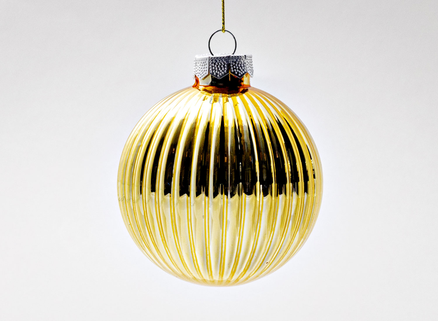 Елочная игрушка «Шар ребристый большой» Форма: Шар ребристый большой. Стекло. 80 мм.
