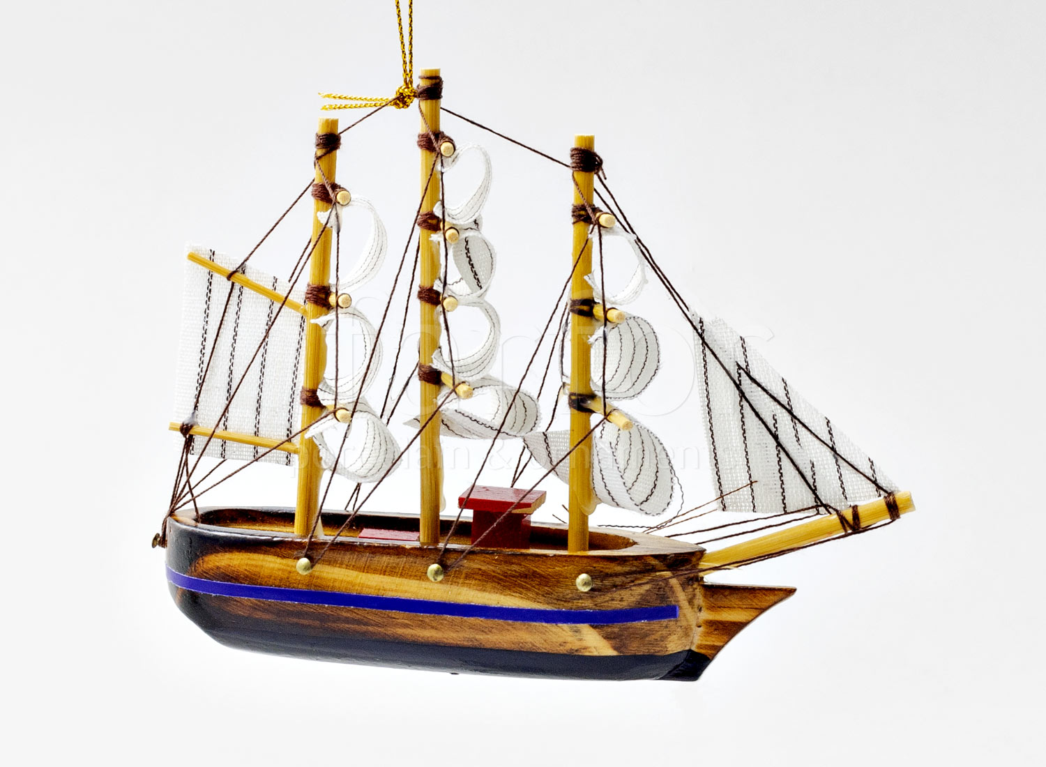 Елочная игрушка «Парусник» Дерево, ткань. 135 x 103 мм.