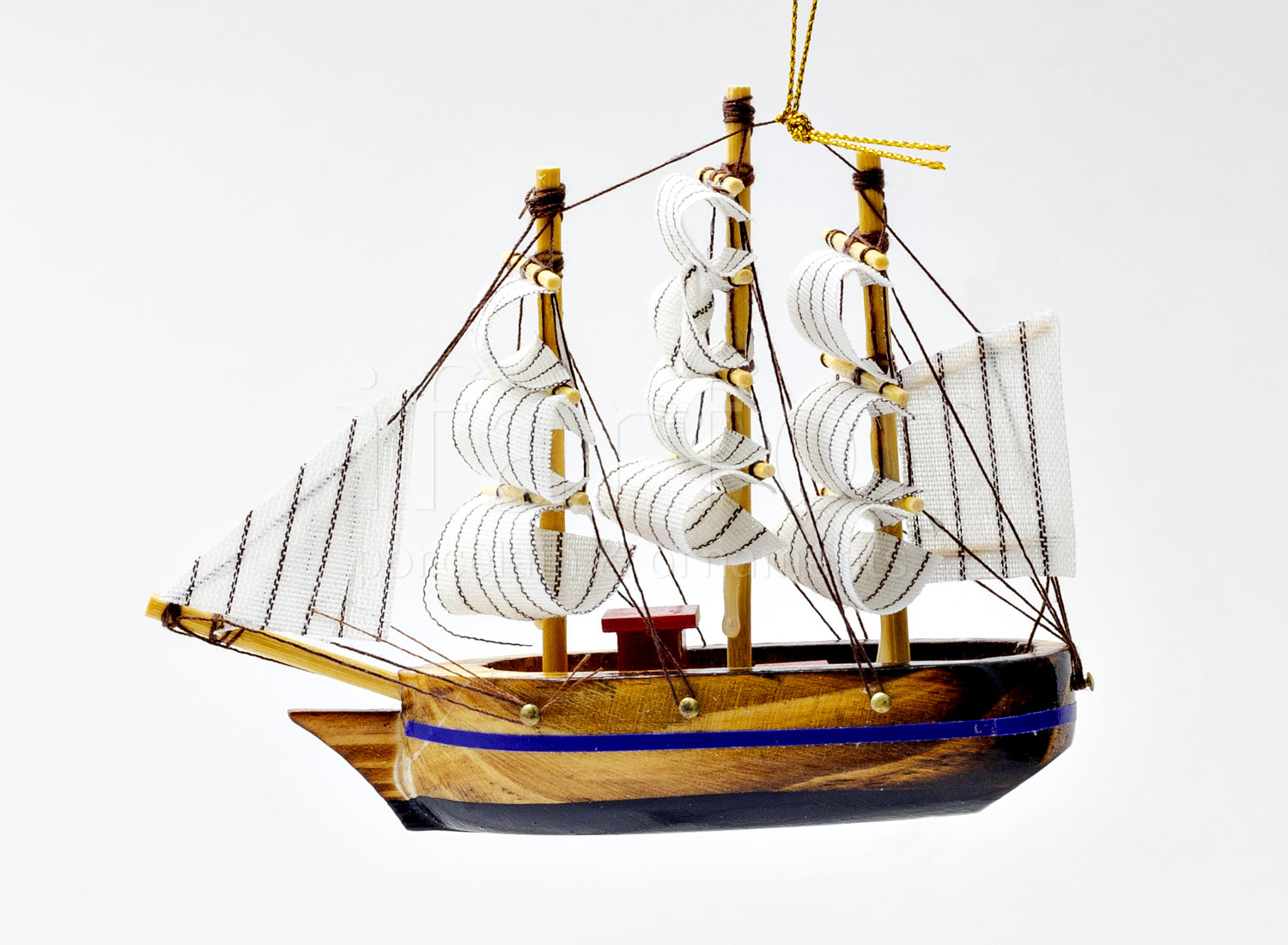 Елочная игрушка «Парусник» Дерево, ткань. 135 x 103 мм.