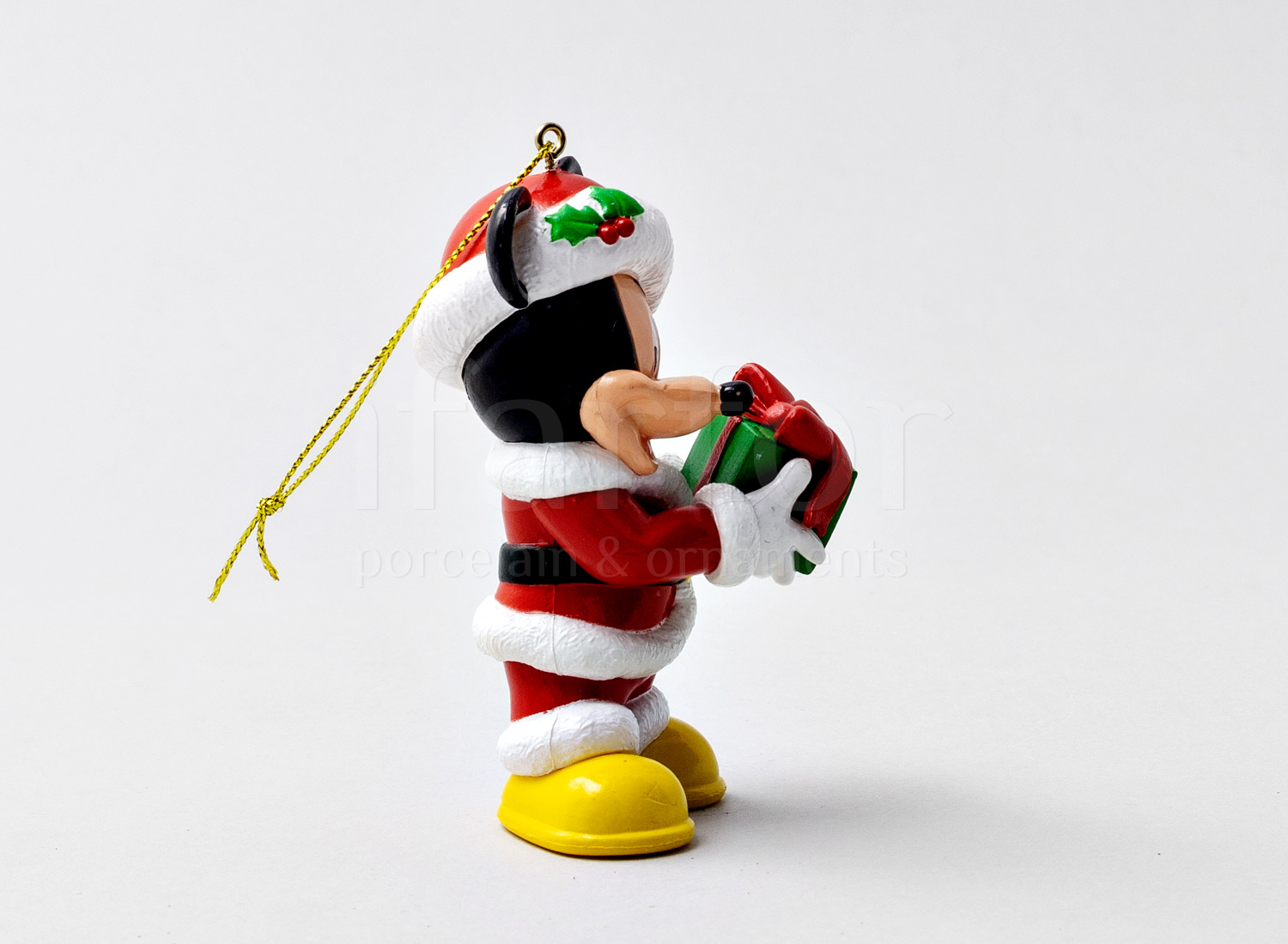 Елочная игрушка «The Walt Disney» Форма: The Walt Disney. Пластик. 59 x 94 мм.