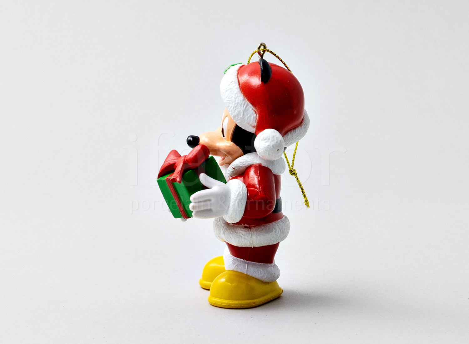 Елочная игрушка «The Walt Disney» Форма: The Walt Disney. Пластик. 59 x 94 мм.