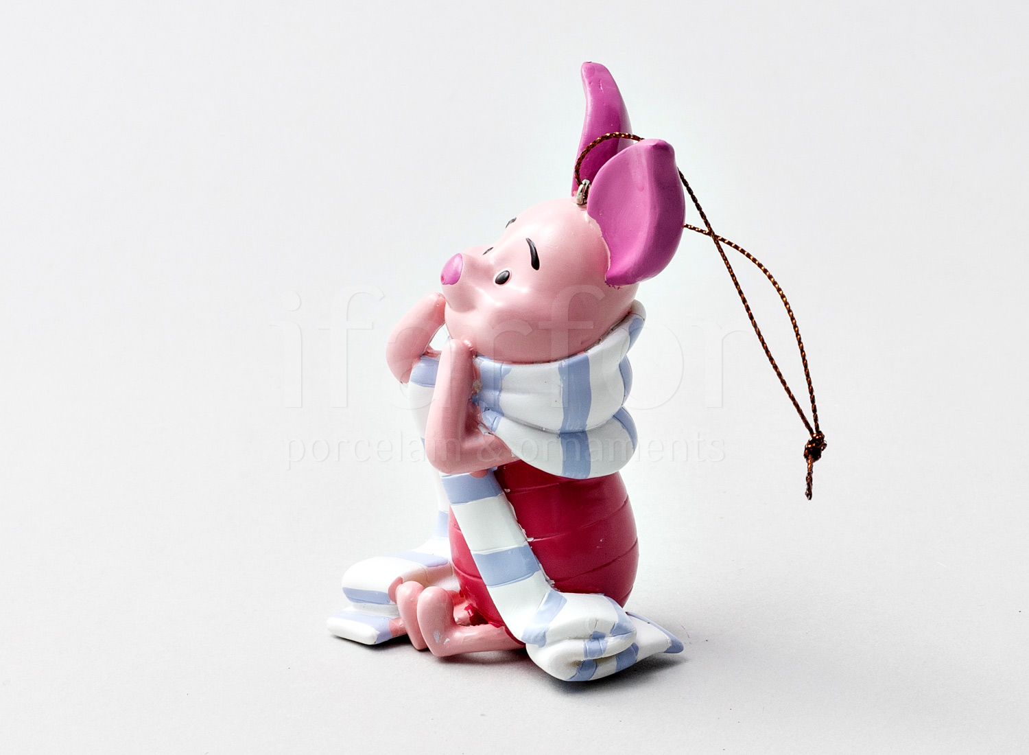 Елочная игрушка «The Walt Disney» Форма: The Walt Disney. Полирезин. 50 x 97 мм.