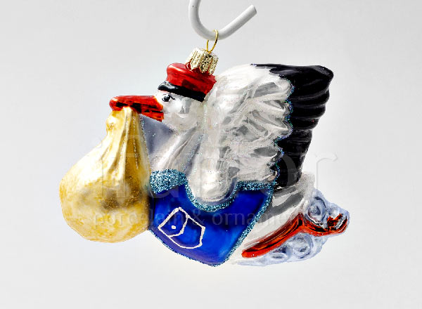 Елочная игрушка в подарочной коробке Аист с младенцем