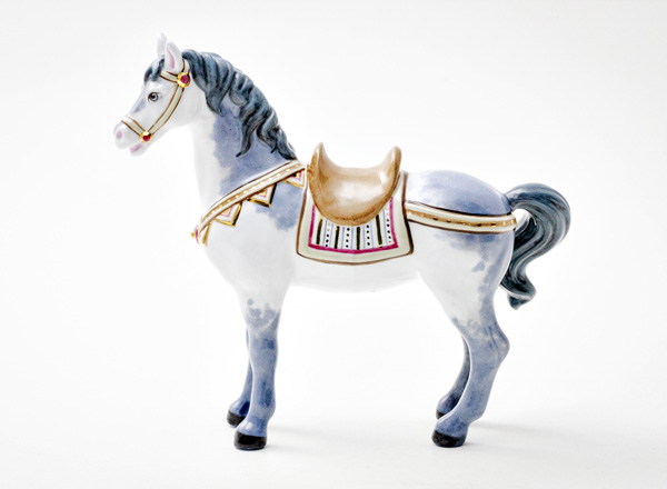 Скульптура Конь с седлом