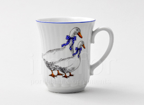 Mug Geese. Two geese are looking to the right Kvetinovy pupen