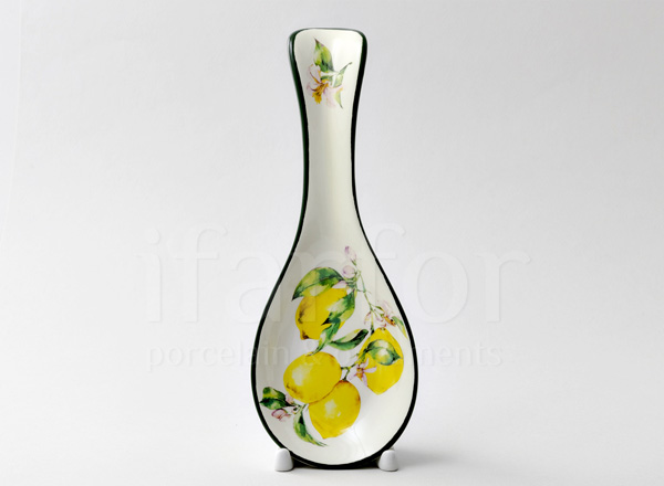 Stand under a spoon Lemons Royal Classics