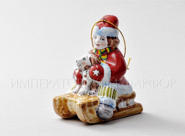 Елочная игрушка Мальчик на санках с собачкой