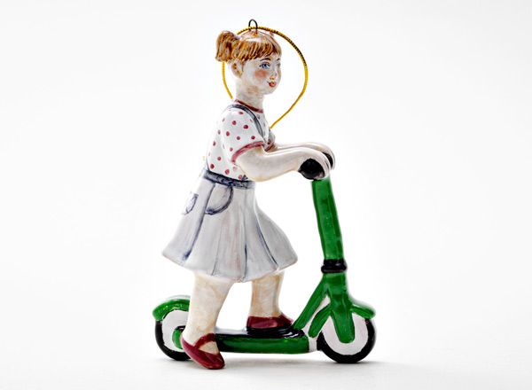 Елочная игрушка Девочка на самокате 1
