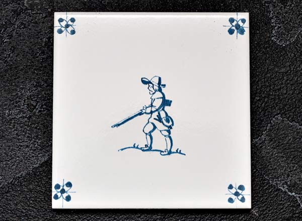 Изразец Голландский. Солдат с аркебузой 2
