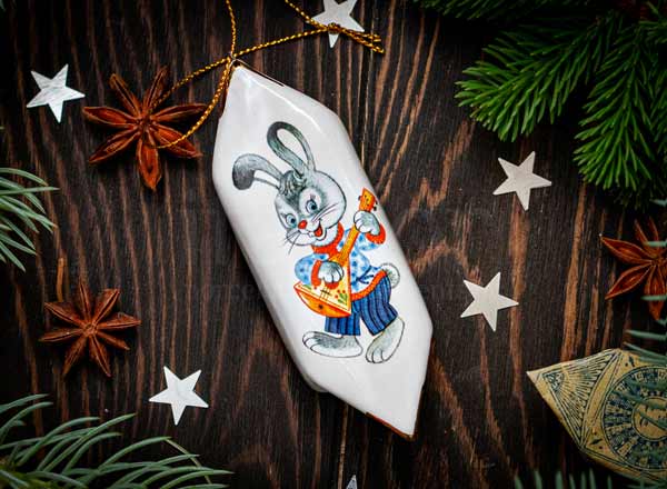 Елочная игрушка Конфета 3 Заяц с балалайкой