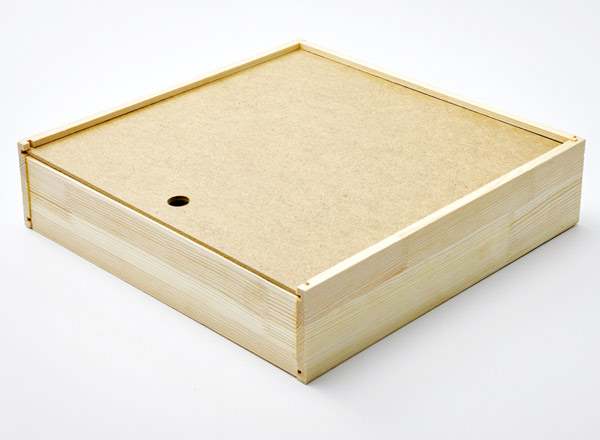 Шкатулка для 3х декоративных тарелок Шкатулка для трех декоративных тарелок. Сосна Шкатулка