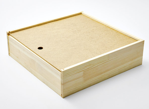 Шкатулка для 5 декоративных тарелок Шкатулка для пяти декоративных тарелок. Сосна Шкатулка