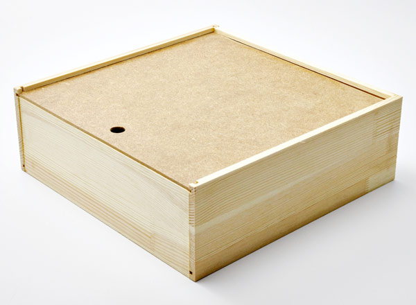 Шкатулка для 6 декоративных тарелок Шкатулка для шести декоративных тарелок. Сосна Шкатулка