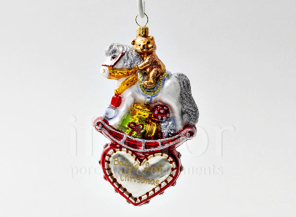 Елочная игрушка в подарочной коробке Первое Рождество малыша (красная качалка)