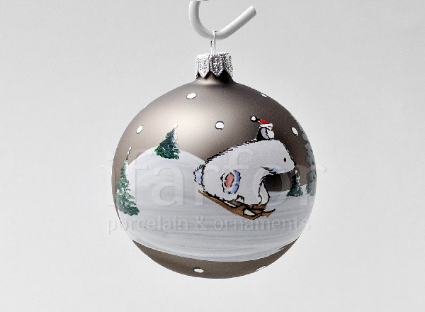 Christmas tree toy Christmas ball Bear cub on skis