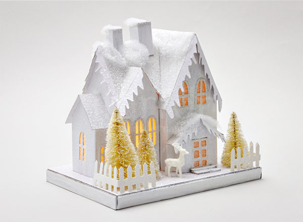 Новогоднее украшение Белый заснеженный светящийся замок LED