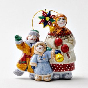 Елочная игрушка Колядки Колядки (оранжевый платочек) 75 x 85 мм.