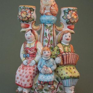 Подсвечник 2-х рожковый с котом и тремя фигурами-семья 225 x 125 мм.