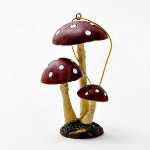 Елочная игрушка Грибы. Три мухомора 55 x 85 мм.