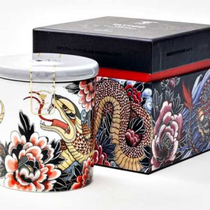 Свеча ароматическая в фарфоровом подсвечнике Северное сияние Tattoo. SERPENTA 102 x 123 мм.