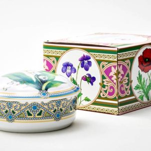 Туалетная коробочка в подарочной коробке Цветы и ягоды России. Ландыш майский Круглая 115 x 58 мм.