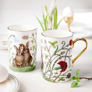 «Приготовляются семена цветов и сеются еще в марте в ящики, которые ставятся сначала на лежанку, чтобы лучше взошло. У н