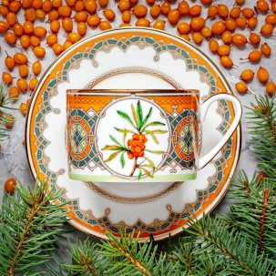 «Все было в причудливой пестроте осенних красок. Плющ свисал со стен. Облепиха нежными тонкими нитями падала с кустов. Д