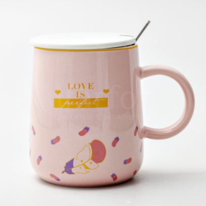 Кружка с крышкой и ложкой «Love is perfect» Форма: Royal Classics. Керамика. 530 мл.