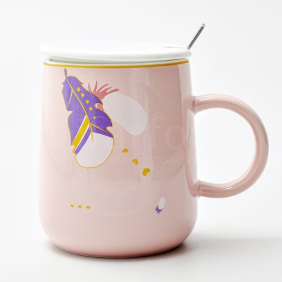 Кружка с крышкой и ложкой «Легкие перышки розовая» Форма: Royal Classics. Керамика. 530 мл.