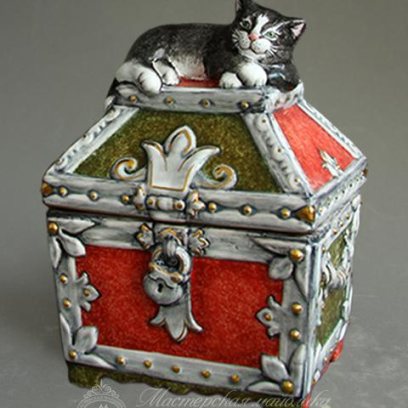 Скульптура «Ларь с котом» Майолика. 120 x 85 мм.