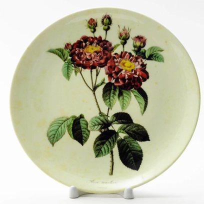 Декоративная тарелка Роза триколор на желтом фоне