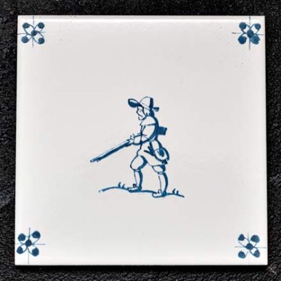 Изразец Голландский. Солдат с аркебузой 2