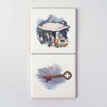 Набор изразцов «Приключения Алисы в стране чудес 26» Керамика. 97 x 97 мм.