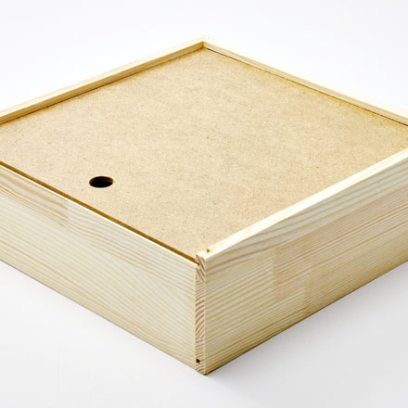 Шкатулка для 6 декоративных тарелок Шкатулка для шести декоративных тарелок. Сосна Шкатулка