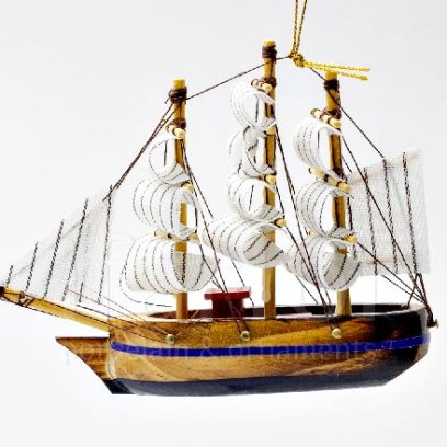 Елочная игрушка «Парусник» Дерево, ткань. 135 x 103 мм.