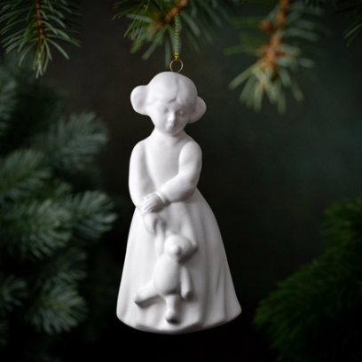 Елочная игрушка Девочка с мишкой