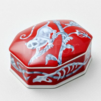 Туалетная коробочка Лямурия красная Граненая