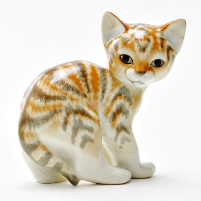Скульптура «Кошка» Форма: Кошка. Мягкий фарфор. 140 x 140 мм.