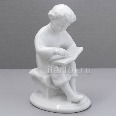 Скульптура «Юный Ленин с книгой» Форма: Юный Ленин с книгой. Твердый фарфор. 75 x 90 x 144 мм.