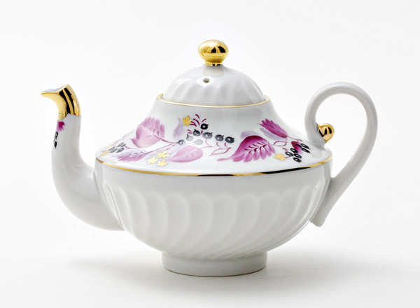 Teapot brewing Wild berry Twisted