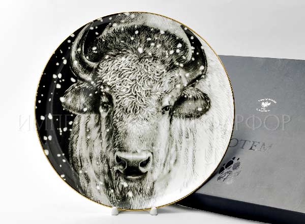 Decorative plate in a gift box Totem. Bison