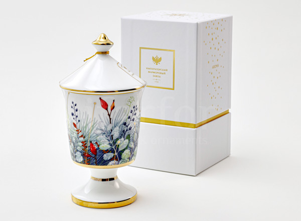 Свеча ароматическая в фарфоровом подсвечнике Пряная карамель Календа белый